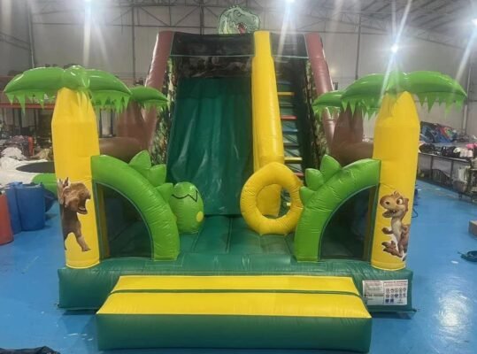 alquiler castillo con tobogan dinosaurios