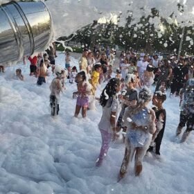 fiesta de la espuma en Alicante y Murcia