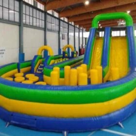 Pista americana hinchable con obstaculos en Alicante