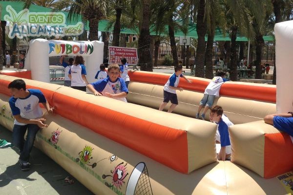 Fiesta Infantil con Futbolin Humano en Alicante